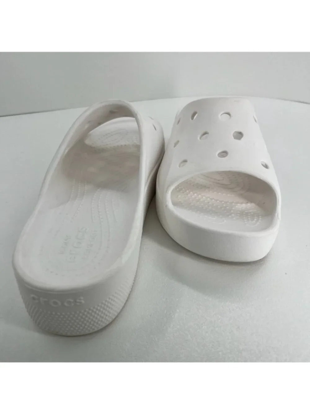 Crocs Classic Platform Slide Sandals Women US 9 Lightweight Chunky Slip On White